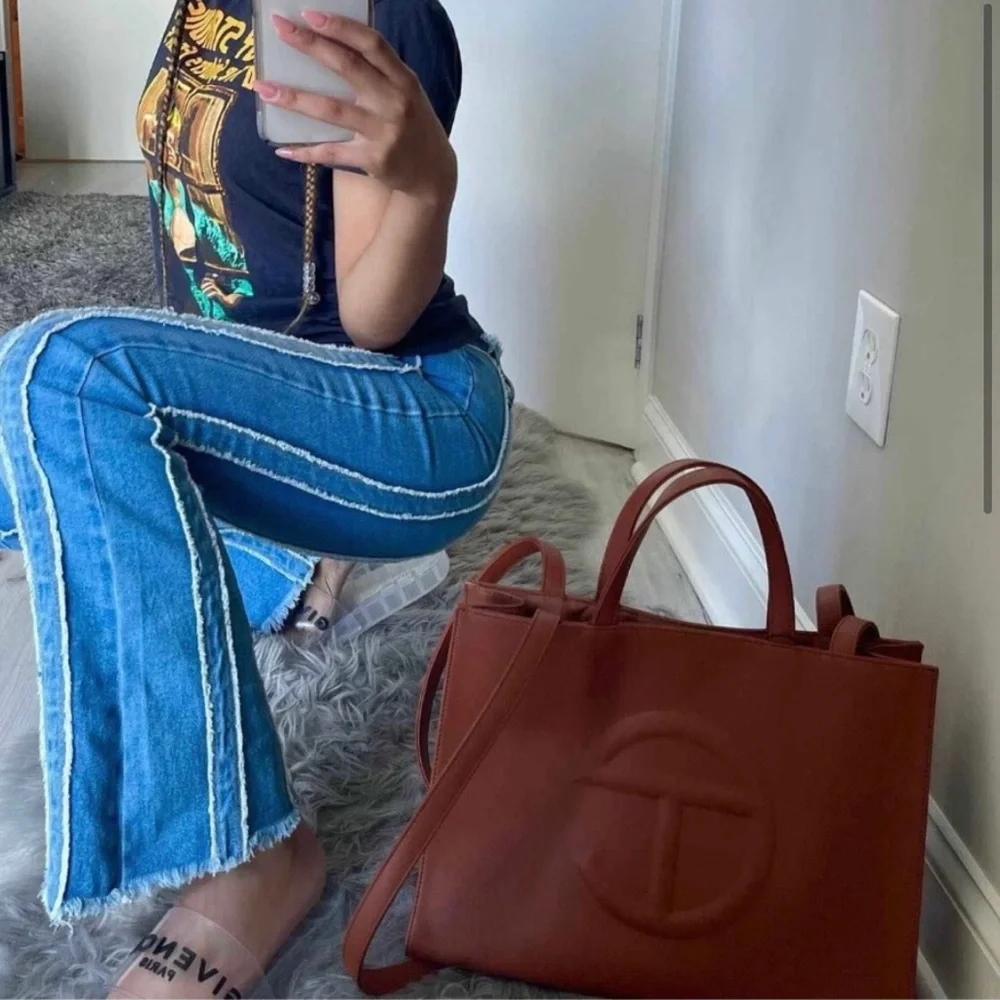 Women's Low-Rise Flare Jeans with Frayed Seaming - Picture 3 of 6